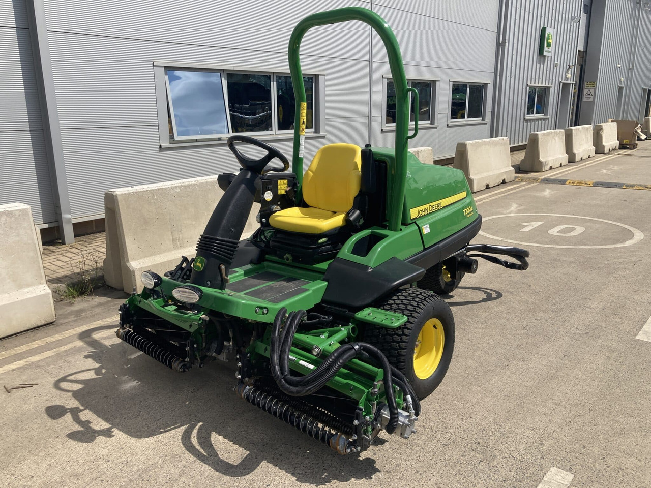 John Deere 7200A utility mower - Zāles pļāvējs: foto 1 John Deere 7200A utility mower - Zāles pļāvējs: foto 1