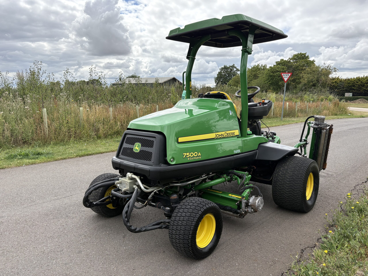 John Deere 7500AE Fairway Mower - Zāles pļāvējs: foto 4 John Deere 7500AE Fairway Mower - Zāles pļāvējs: foto 4