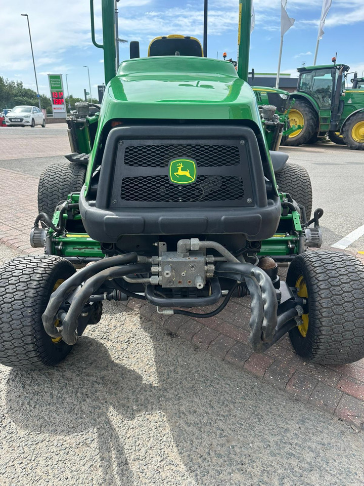 John Deere 7500AE Fairway Mower - Zāles pļāvējs: foto 4 John Deere 7500AE Fairway Mower - Zāles pļāvējs: foto 4