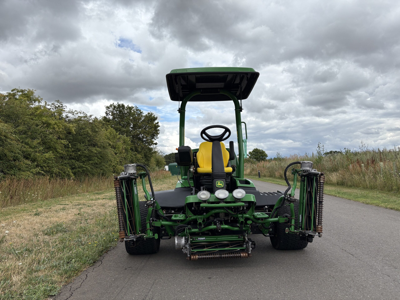 John Deere 7500AE Fairway Mower - Zāles pļāvējs: foto 2 John Deere 7500AE Fairway Mower - Zāles pļāvējs: foto 2