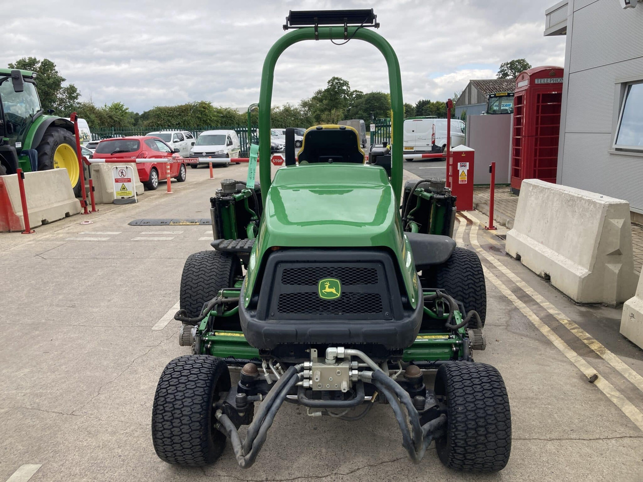 John Deere 7500AE light weight fairway mower - Zāles pļāvējs: foto 4 John Deere 7500AE light weight fairway mower - Zāles pļāvējs: foto 4