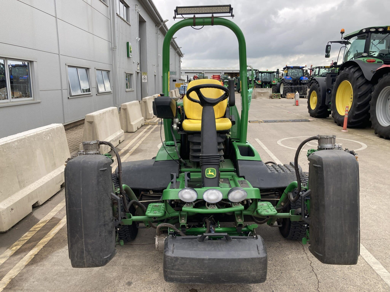 Zāles pļāvējs John Deere 7500AE light weight fairway mower: foto 8