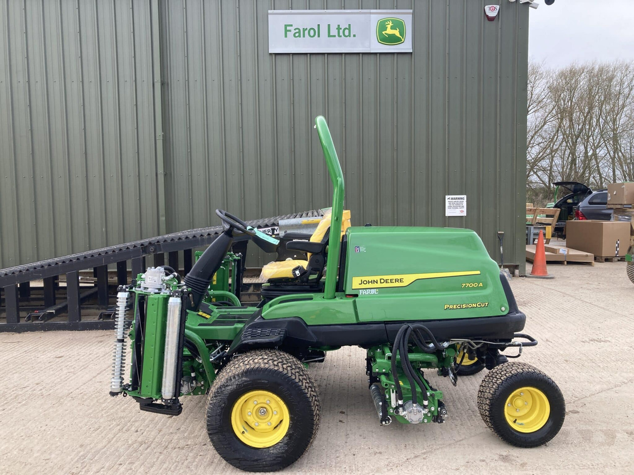 John Deere 7700A Fairway Mower - Zāles pļāvējs: foto 2 John Deere 7700A Fairway Mower - Zāles pļāvējs: foto 2