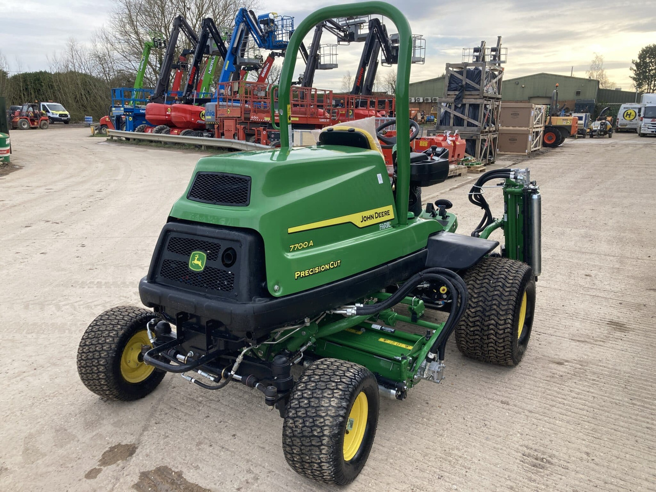 John Deere 7700A Fairway Mower - Zāles pļāvējs: foto 5 John Deere 7700A Fairway Mower - Zāles pļāvējs: foto 5