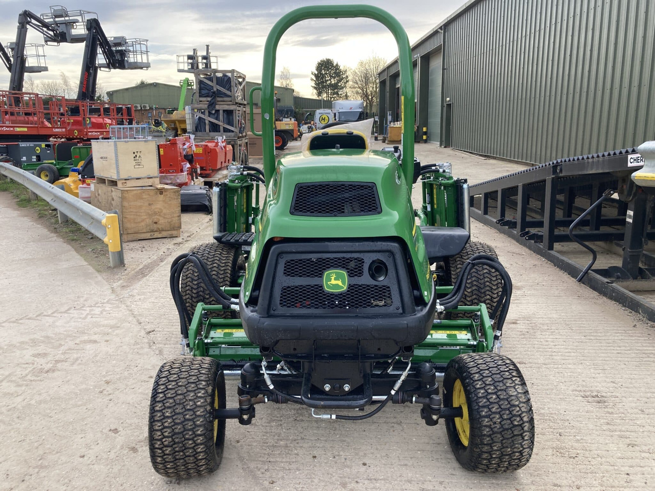 John Deere 7700A Fairway Mower - Zāles pļāvējs: foto 4 John Deere 7700A Fairway Mower - Zāles pļāvējs: foto 4
