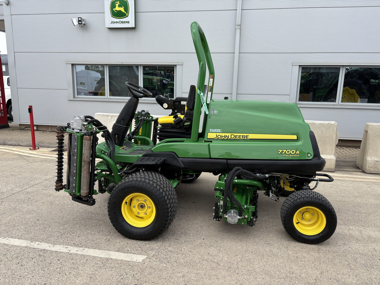 John Deere 7700A Fairway Mower - Zāles pļāvējs: foto 1 John Deere 7700A Fairway Mower - Zāles pļāvējs: foto 1