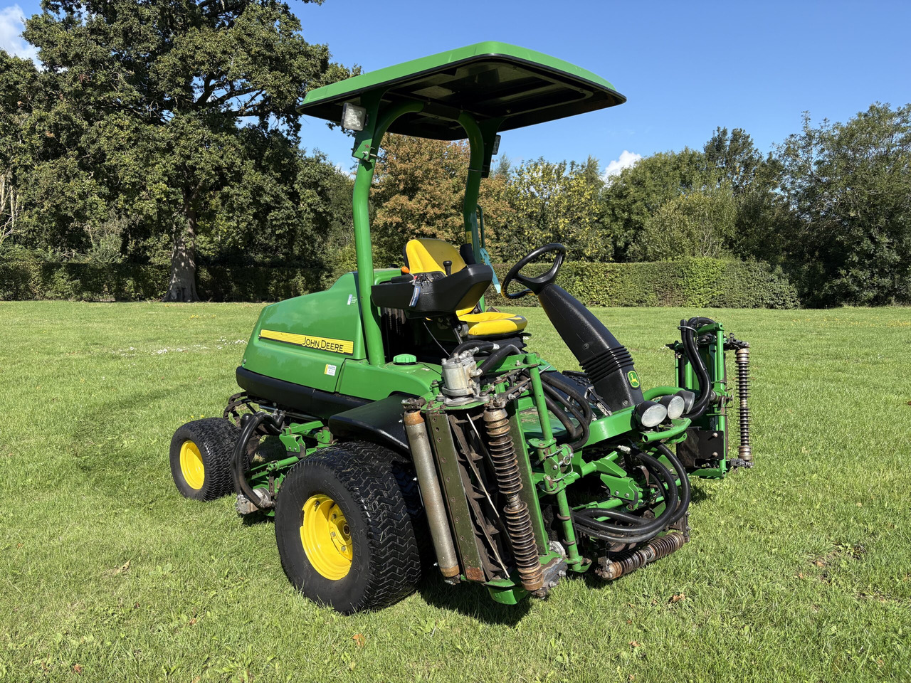 John Deere 7700A Fairway Mower - Zāles pļāvējs: foto 1 John Deere 7700A Fairway Mower - Zāles pļāvējs: foto 1