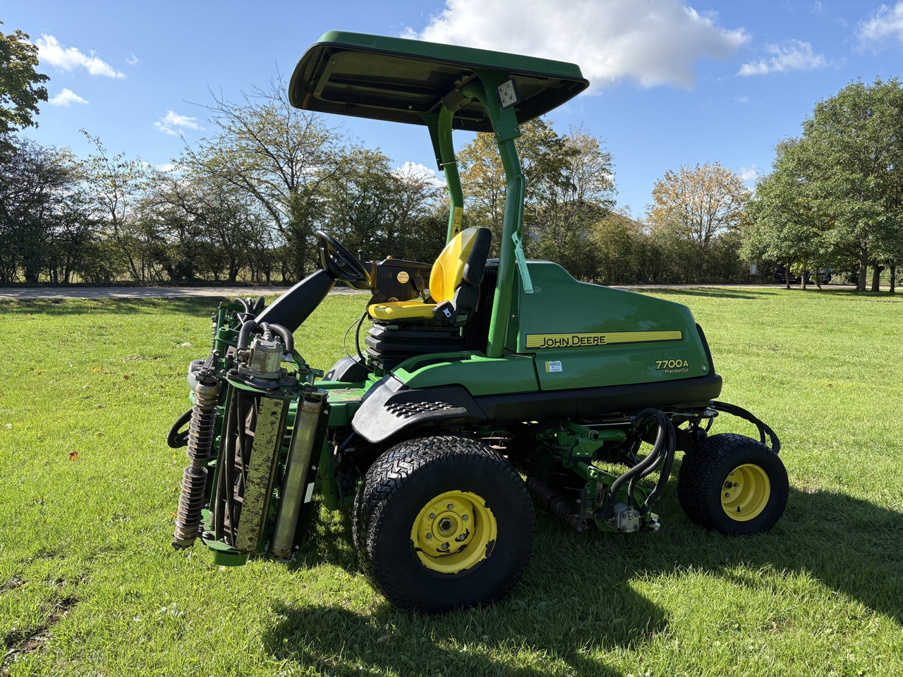 John Deere 7700A Fairway Mower - Zāles pļāvējs: foto 4 John Deere 7700A Fairway Mower - Zāles pļāvējs: foto 4
