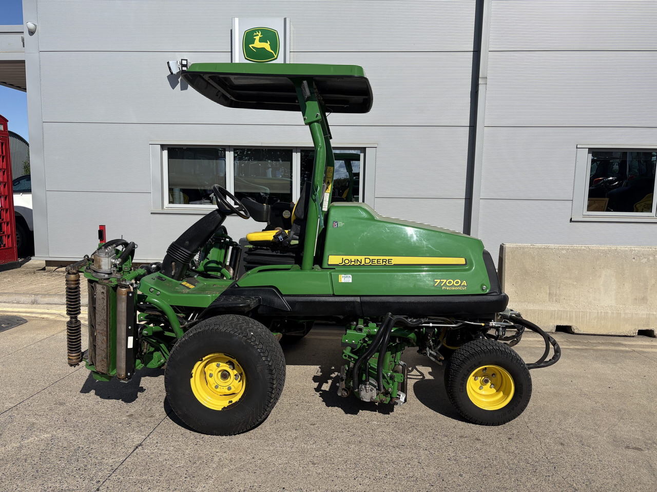 John Deere 7700A Fairway Mower - Zāles pļāvējs: foto 2 John Deere 7700A Fairway Mower - Zāles pļāvējs: foto 2