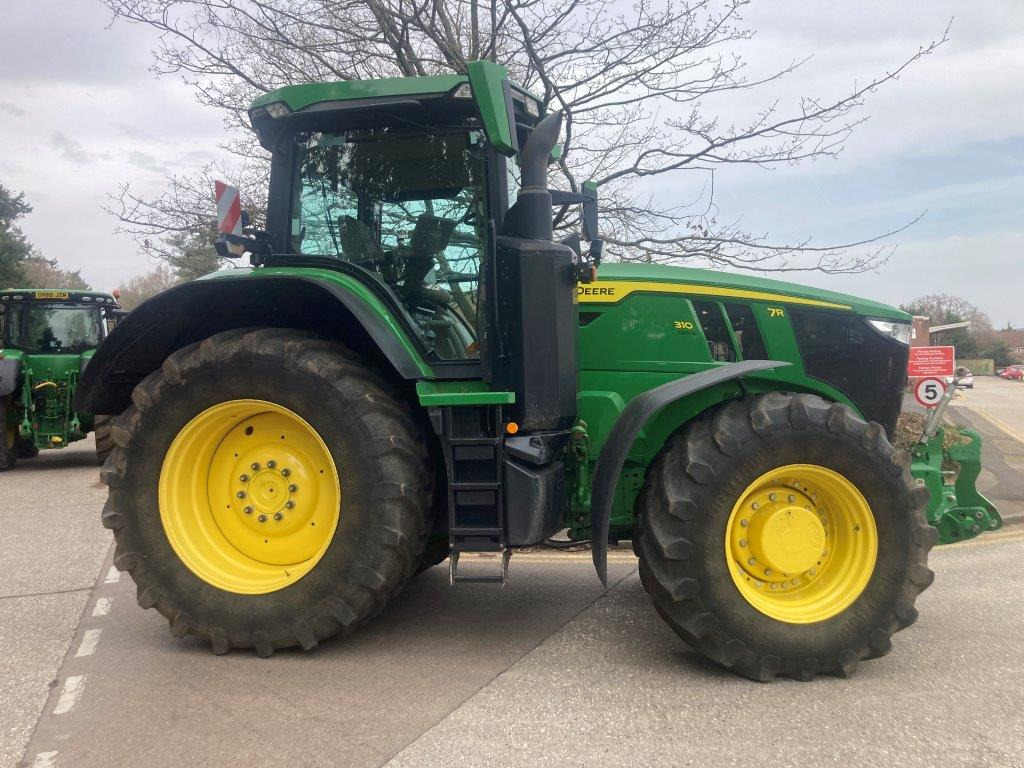 John Deere 7R 310 - Traktors: foto 3 John Deere 7R 310 - Traktors: foto 3
