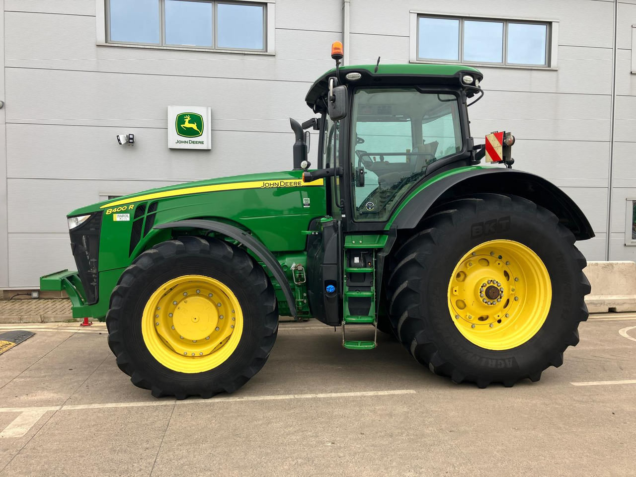 John Deere 8400R - Traktors: foto 2 John Deere 8400R - Traktors: foto 2