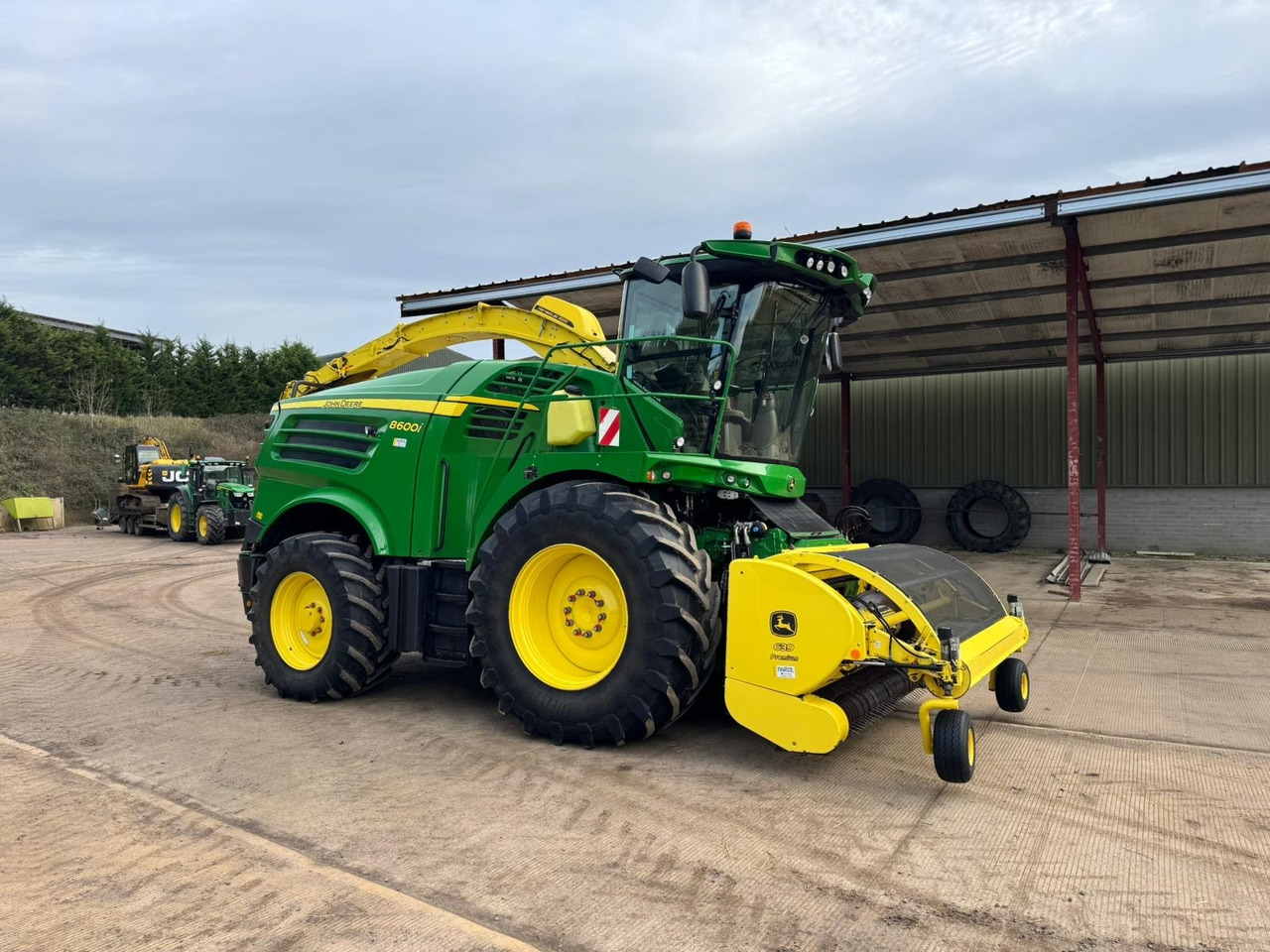 Lopbarības kombains John Deere 8600i: foto 1