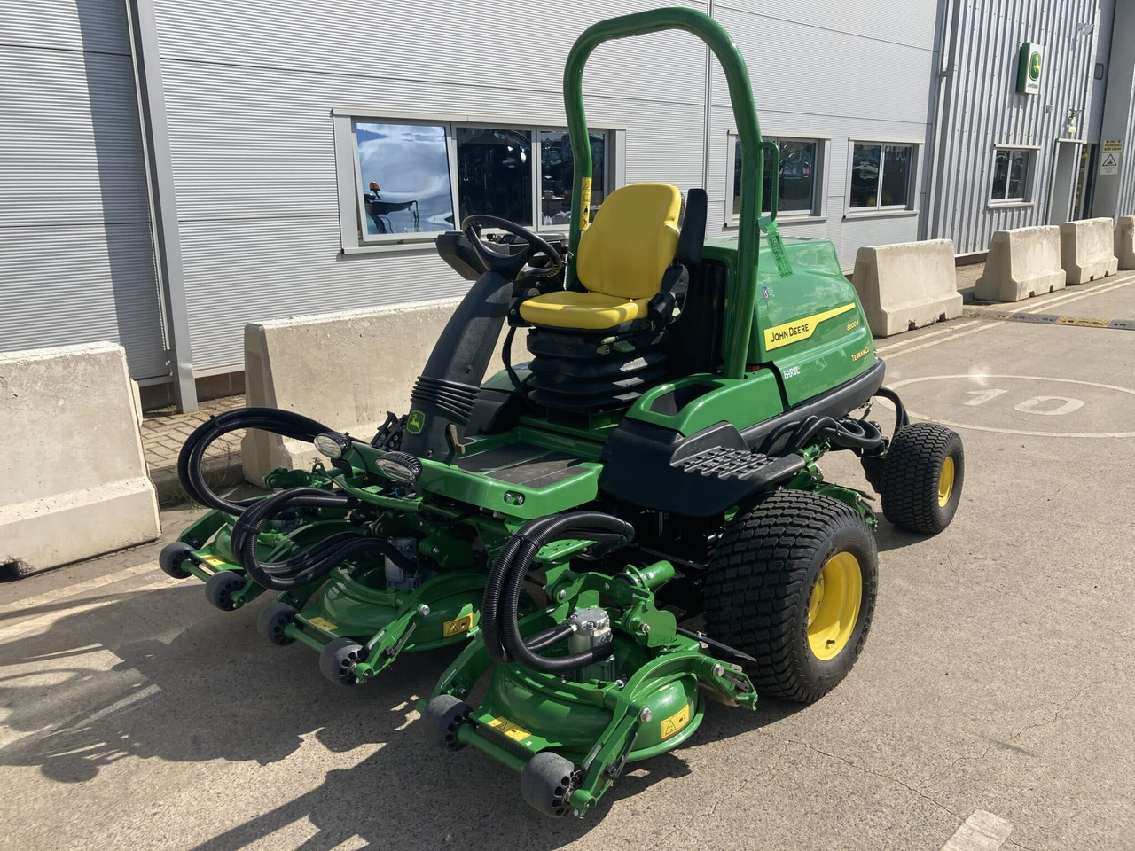 John Deere 8800A 5 pod rotary mower - Zāles pļāvējs: foto 1 John Deere 8800A 5 pod rotary mower - Zāles pļāvējs: foto 1