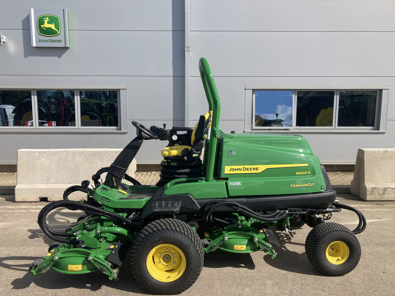John Deere 8800A 5 pod rotary mower - Zāles pļāvējs: foto 2 John Deere 8800A 5 pod rotary mower - Zāles pļāvējs: foto 2