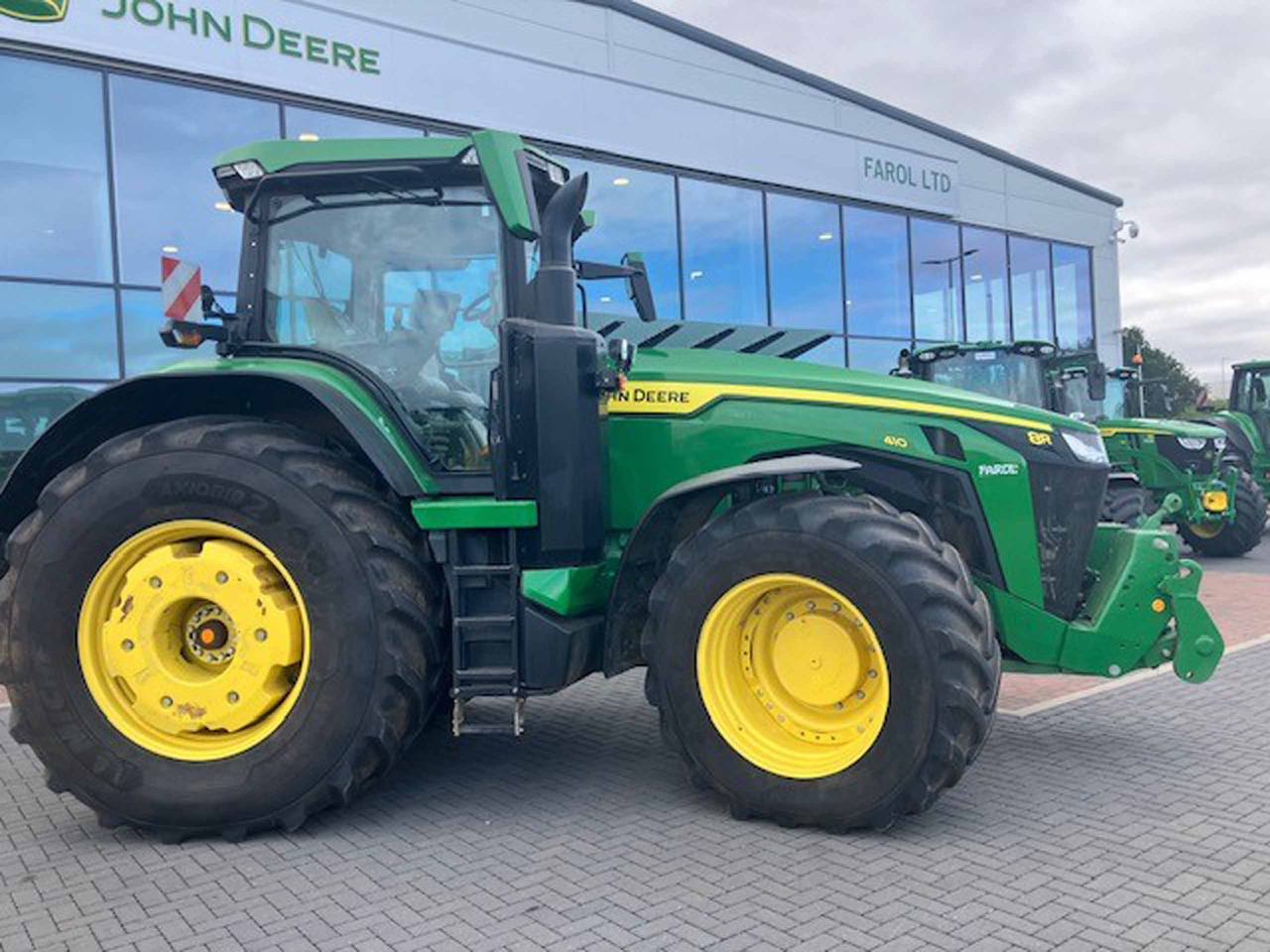John Deere 8R 410 - Traktors: foto 1 John Deere 8R 410 - Traktors: foto 1