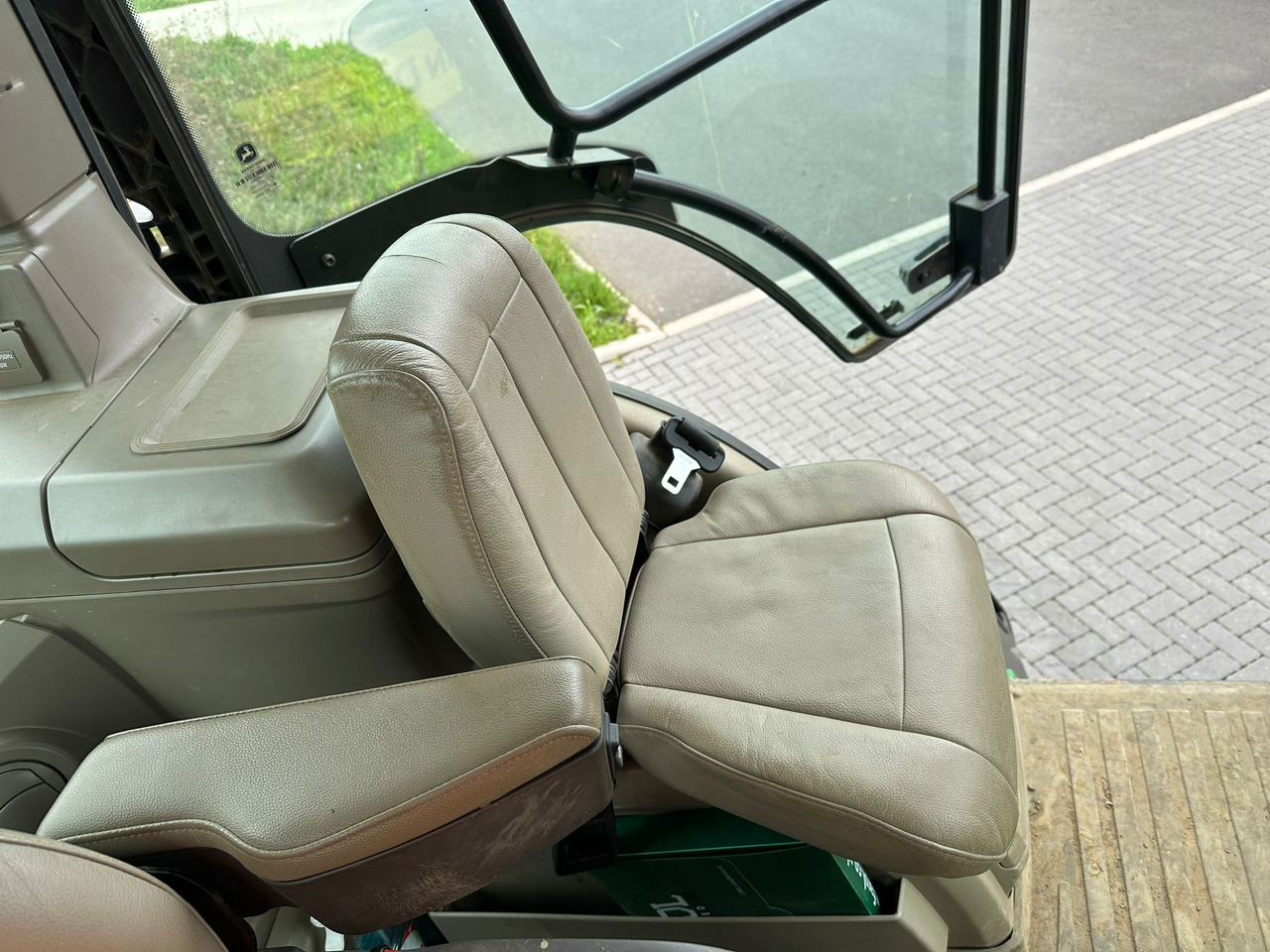 John Deere 8RX 410 - Kāpurķēžu traktors: foto 5 John Deere 8RX 410 - Kāpurķēžu traktors: foto 5