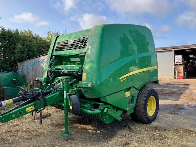 John Deere 960 - Siena sagatavošanas tehnika: foto 1 John Deere 960 - Siena sagatavošanas tehnika: foto 1