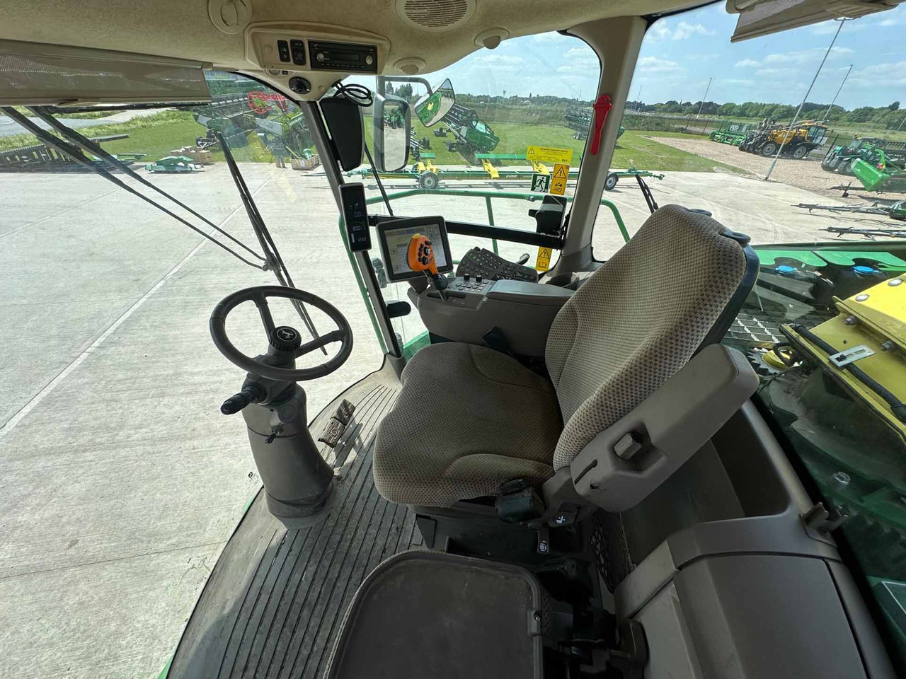 John Deere 9700i - Lopbarības kombains: foto 2 John Deere 9700i - Lopbarības kombains: foto 2
