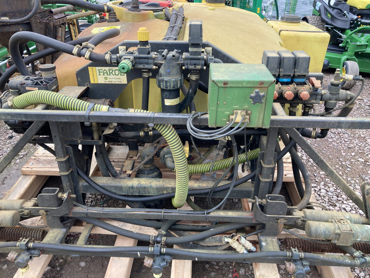 John Deere HD200 de-mount sprayer - Dārza tehnika: foto 4 John Deere HD200 de-mount sprayer - Dārza tehnika: foto 4