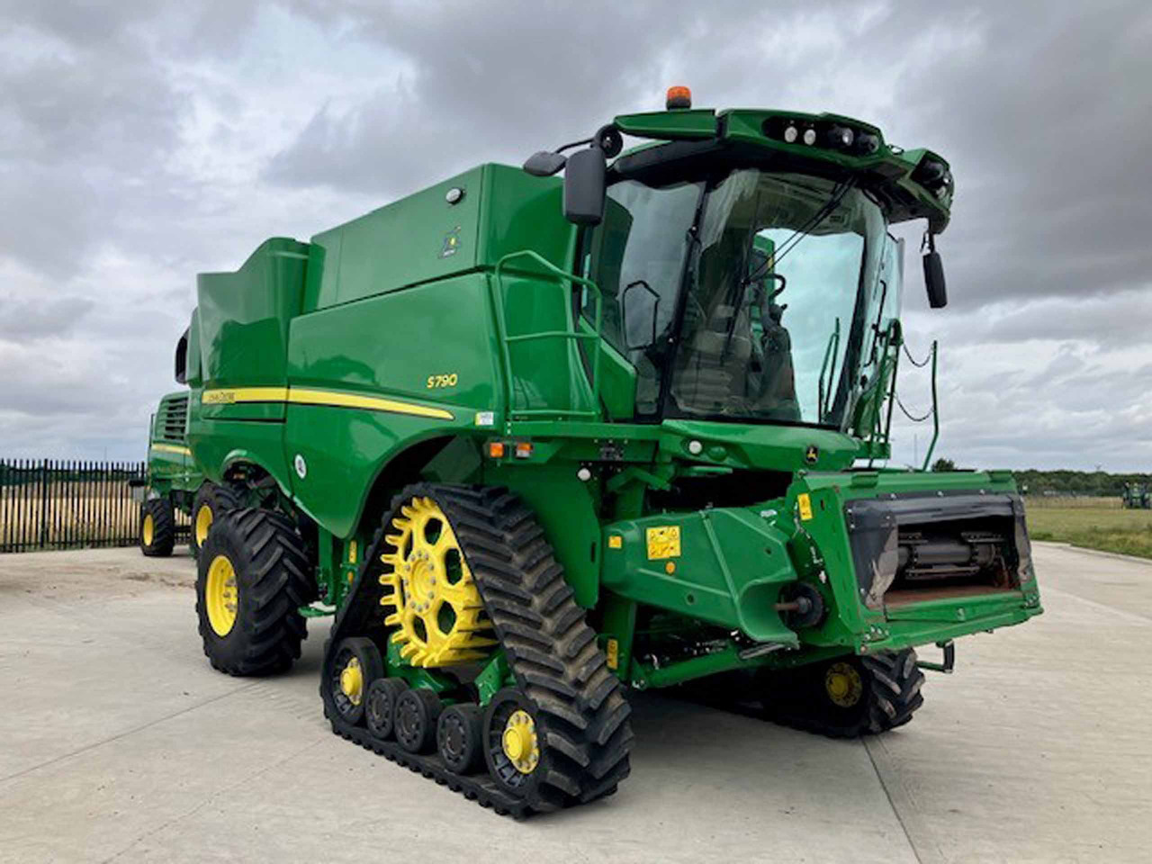 John Deere S790 - Labības kombains: foto 1 John Deere S790 - Labības kombains: foto 1
