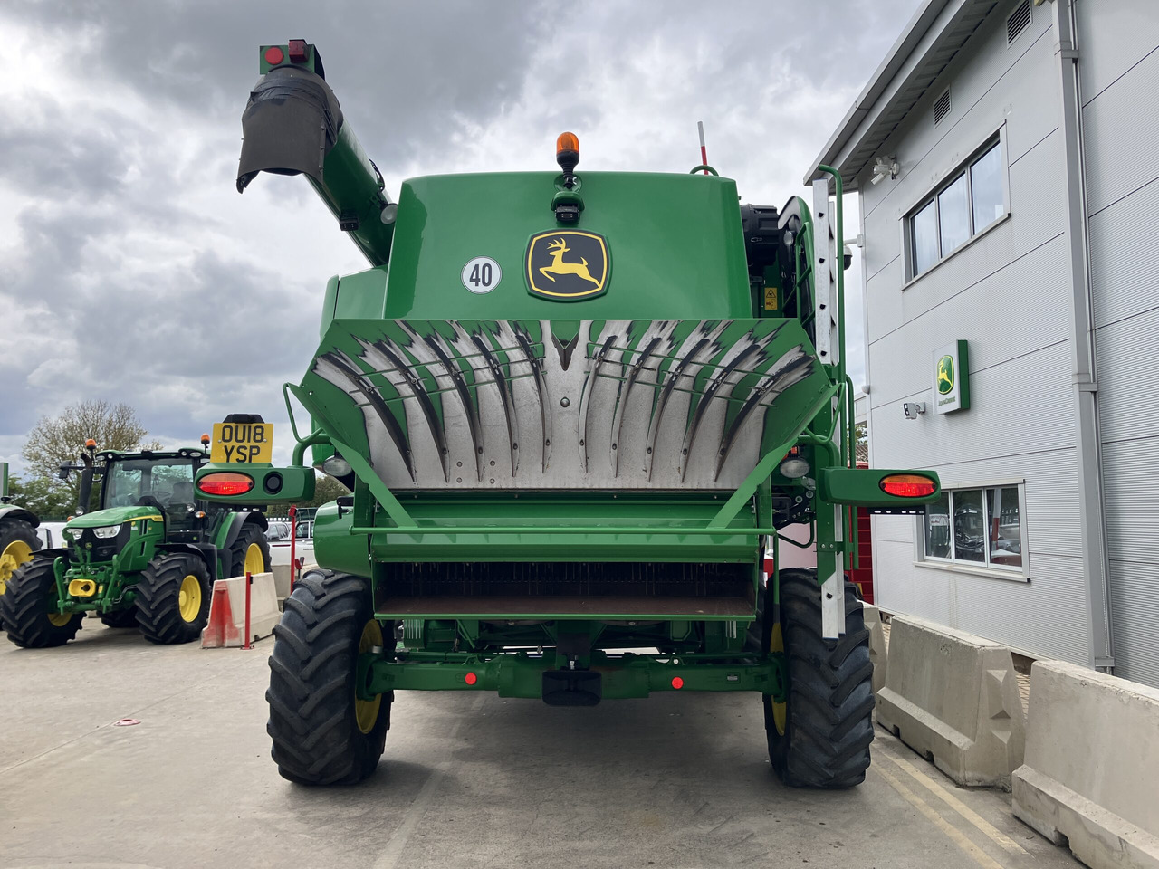John Deere T670i HillMaster - Labības kombains: foto 5 John Deere T670i HillMaster - Labības kombains: foto 5