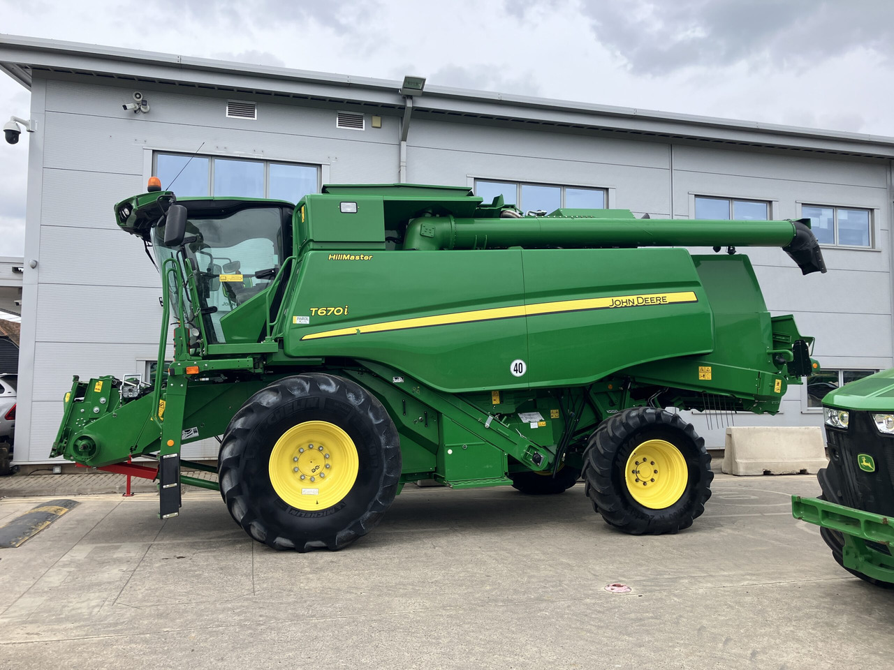 John Deere T670i HillMaster - Labības kombains: foto 2 John Deere T670i HillMaster - Labības kombains: foto 2