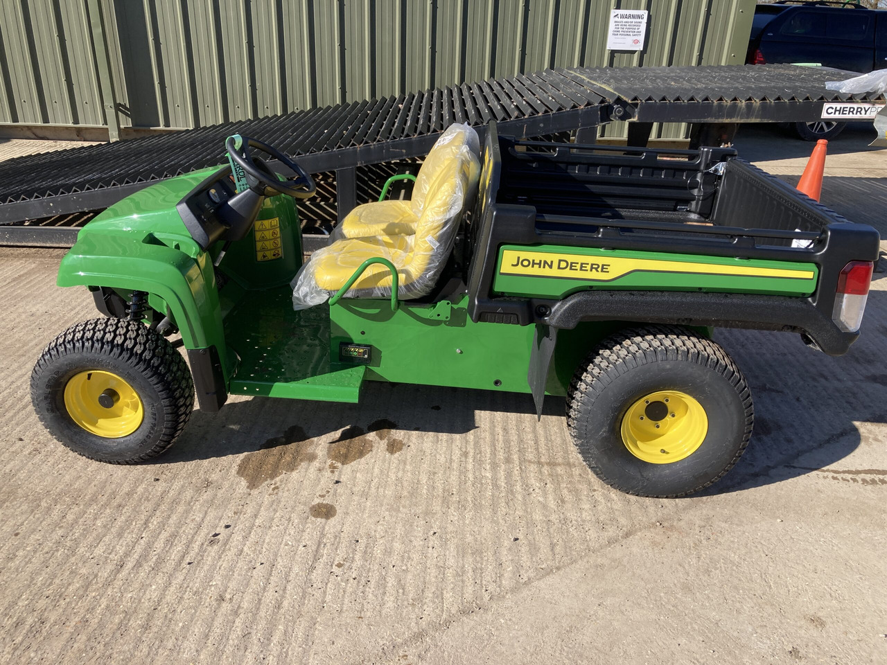 John Deere TE electric Gator - Kvadricikls: foto 3 John Deere TE electric Gator - Kvadricikls: foto 3