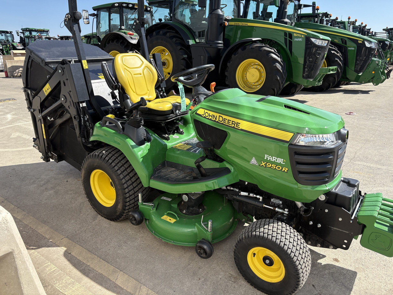 John Deere X950R Cut & Collect mower - Zāles pļāvējs: foto 1 John Deere X950R Cut & Collect mower - Zāles pļāvējs: foto 1