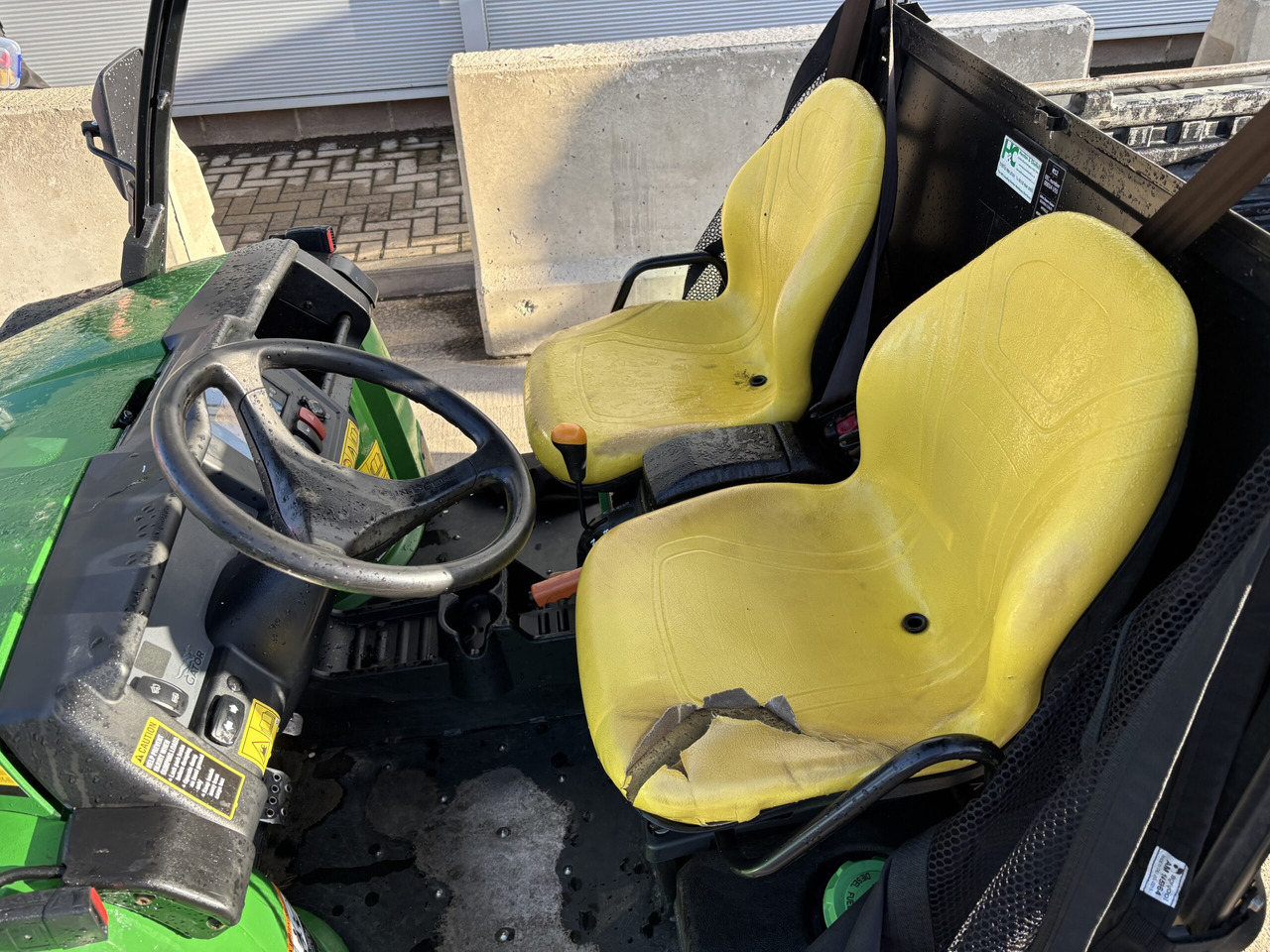John Deere XUV855M Gator - Kvadricikls: foto 4 John Deere XUV855M Gator - Kvadricikls: foto 4