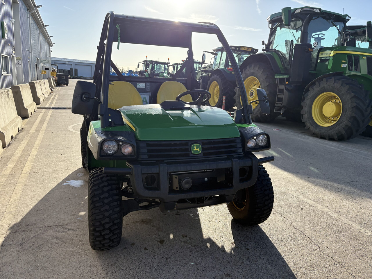 John Deere XUV855M Gator - Kvadricikls: foto 2 John Deere XUV855M Gator - Kvadricikls: foto 2