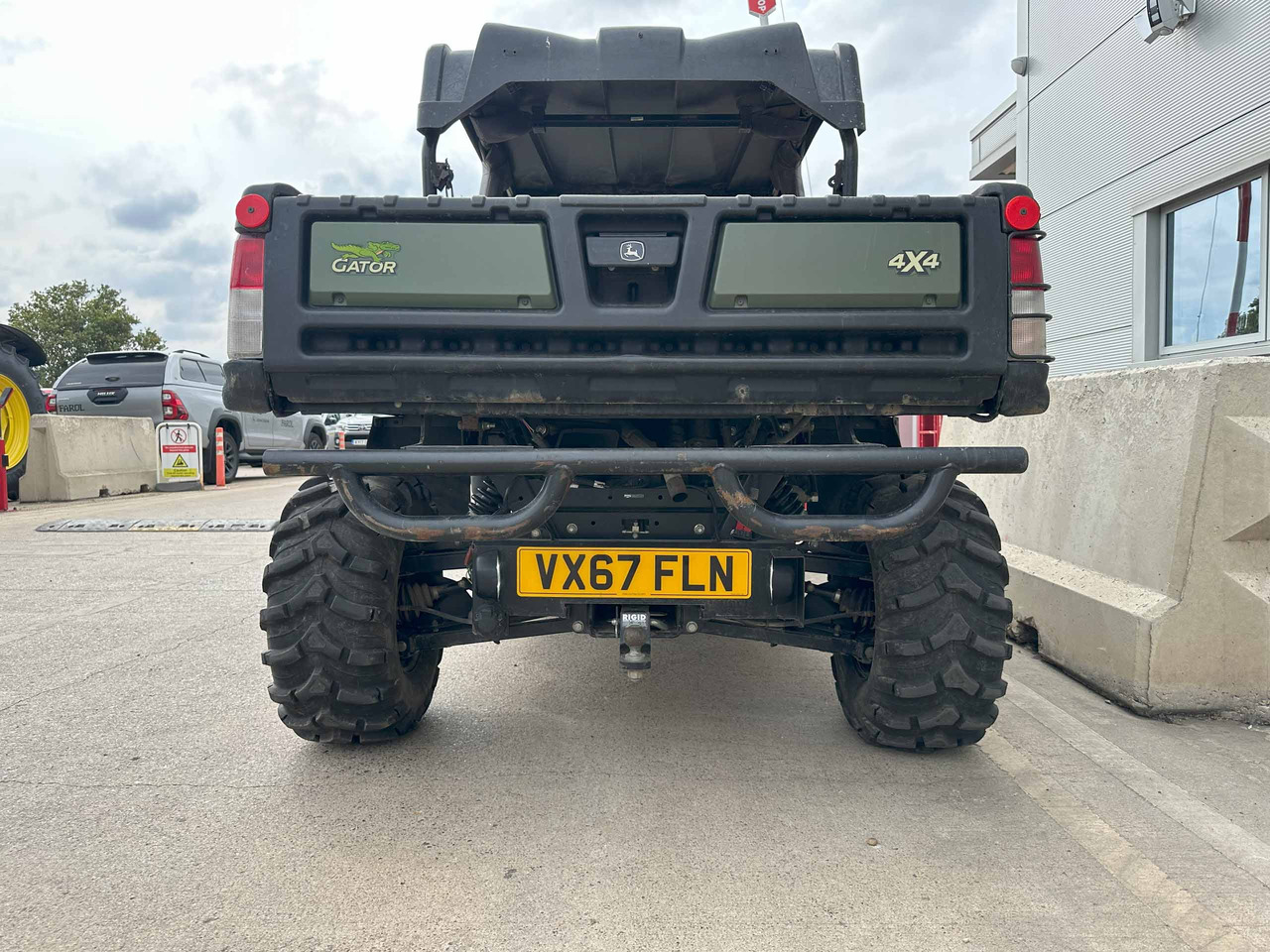 John Deere XUV855M S4 Gator - Kvadricikls: foto 4 John Deere XUV855M S4 Gator - Kvadricikls: foto 4