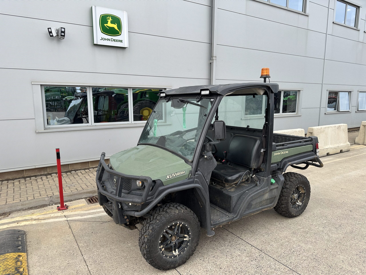 John Deere XUV865M - Kvadricikls: foto 1 John Deere XUV865M - Kvadricikls: foto 1