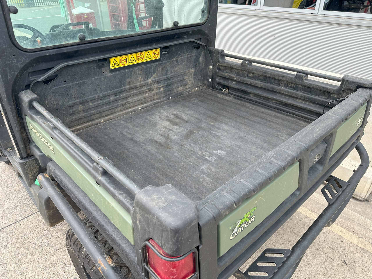 John Deere XUV865M - Kvadricikls: foto 4 John Deere XUV865M - Kvadricikls: foto 4