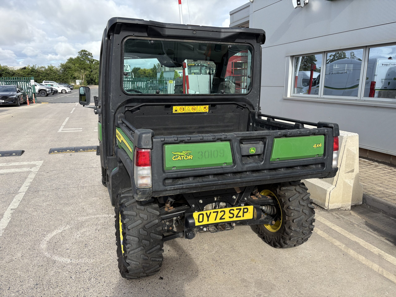 John Deere XUV865M Gator - Kvadricikls: foto 2 John Deere XUV865M Gator - Kvadricikls: foto 2