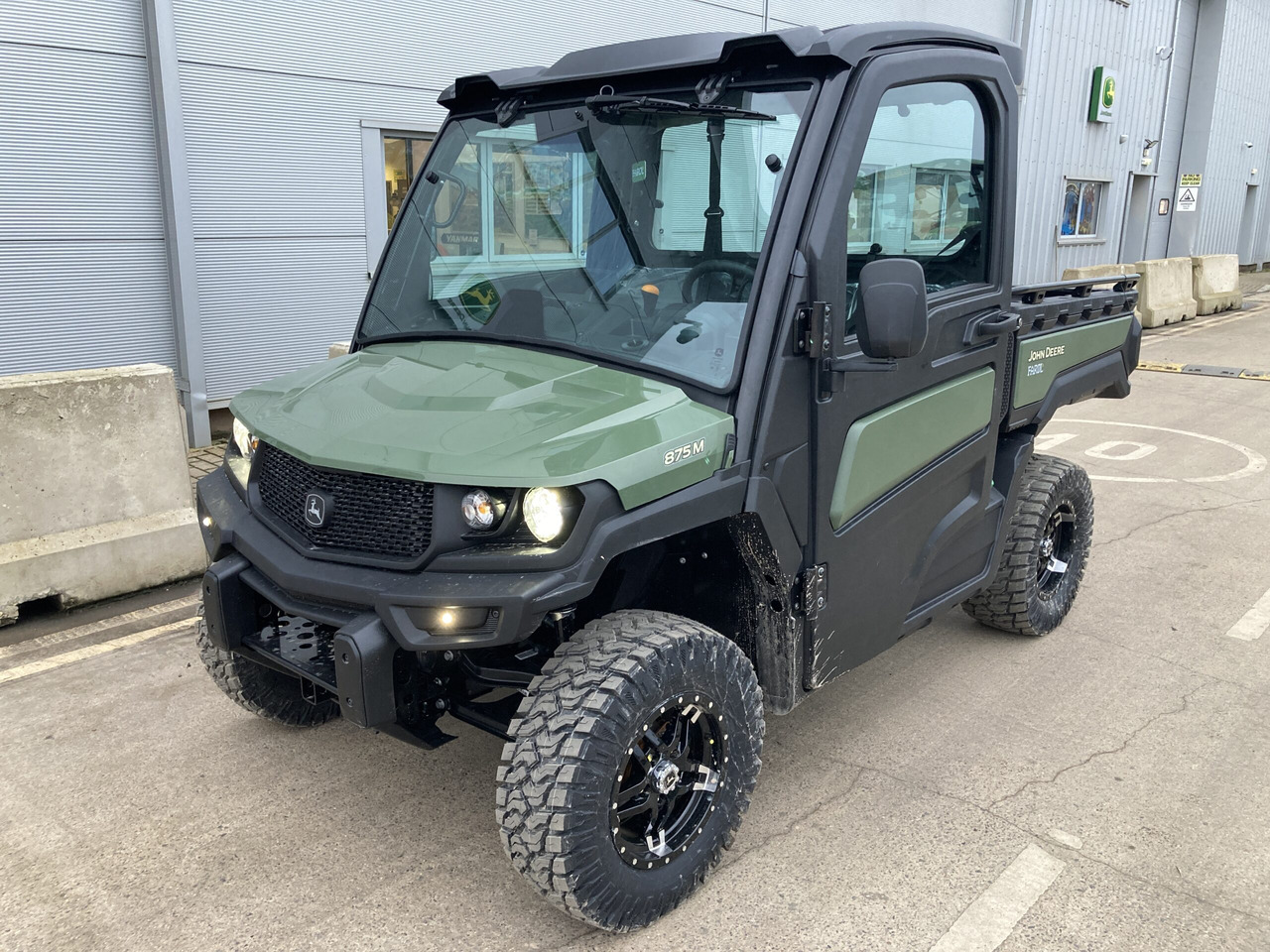 John Deere XUV875M Gator - Kvadricikls: foto 1 John Deere XUV875M Gator - Kvadricikls: foto 1