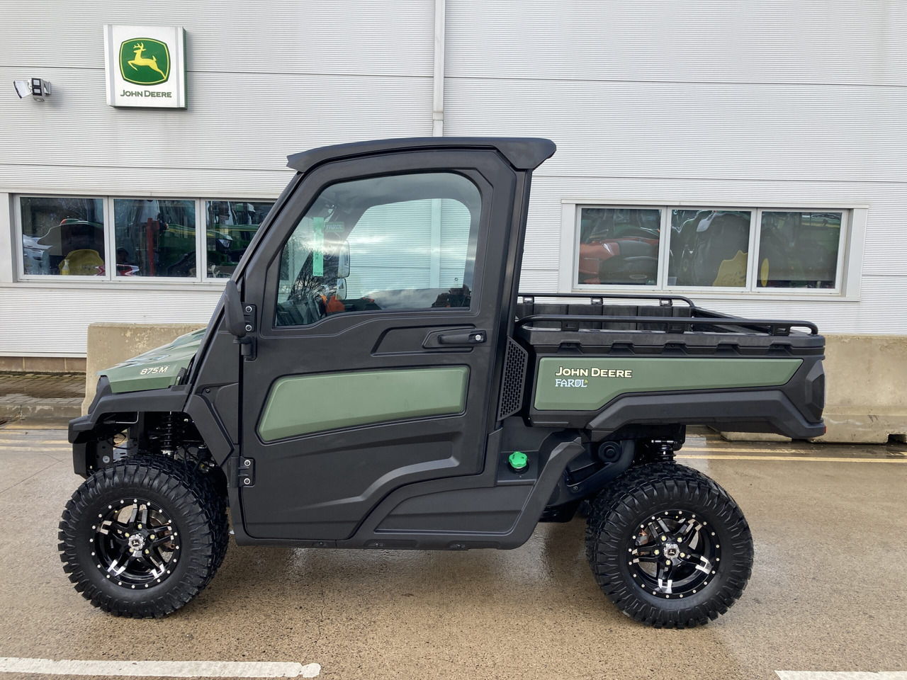 John Deere XUV875M Gator - Kvadricikls: foto 2 John Deere XUV875M Gator - Kvadricikls: foto 2
