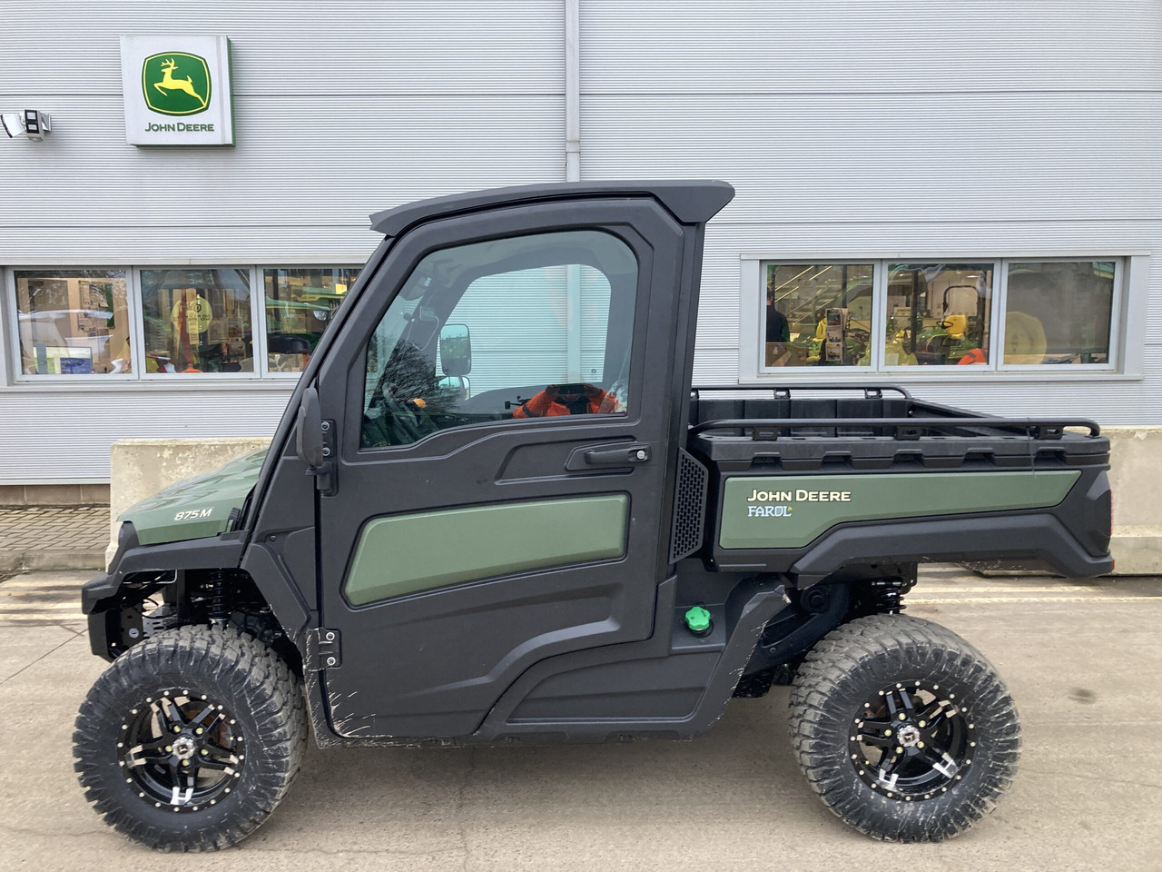John Deere XUV875M Gator - Kvadricikls: foto 2 John Deere XUV875M Gator - Kvadricikls: foto 2