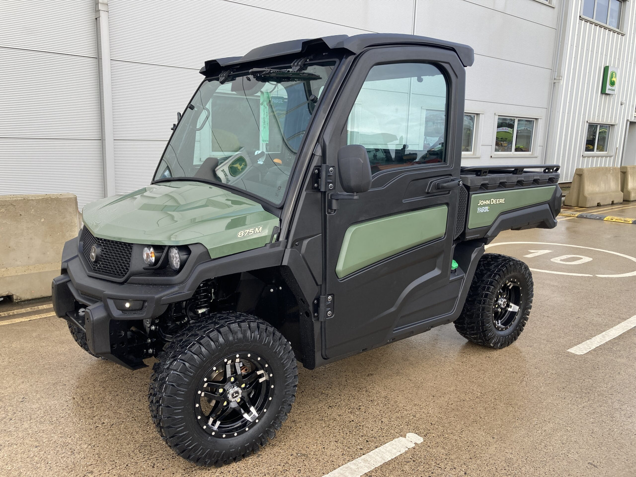 John Deere XUV875M Gator - Kvadricikls: foto 1 John Deere XUV875M Gator - Kvadricikls: foto 1