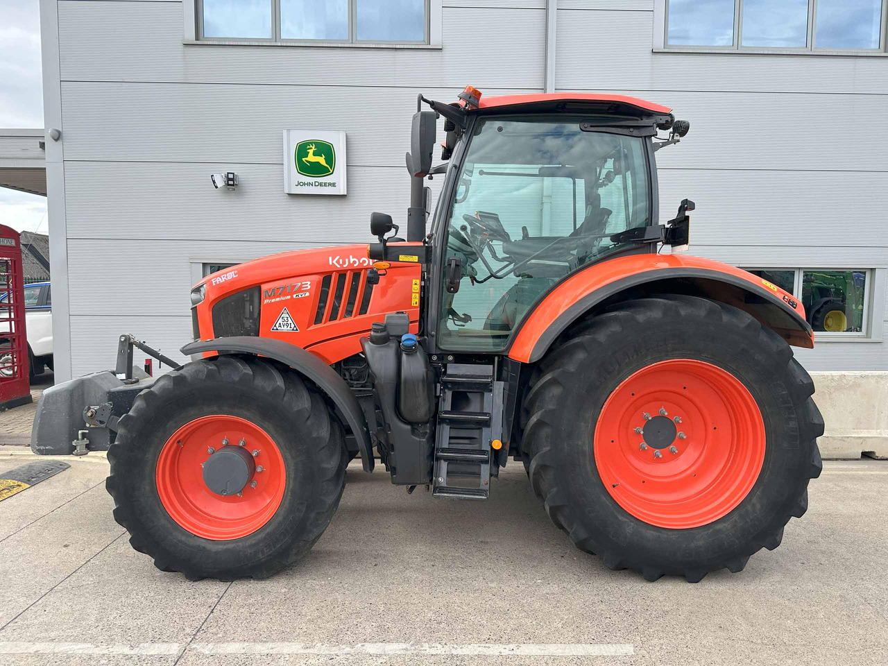 Kubota M7173 - Traktors: foto 2 Kubota M7173 - Traktors: foto 2