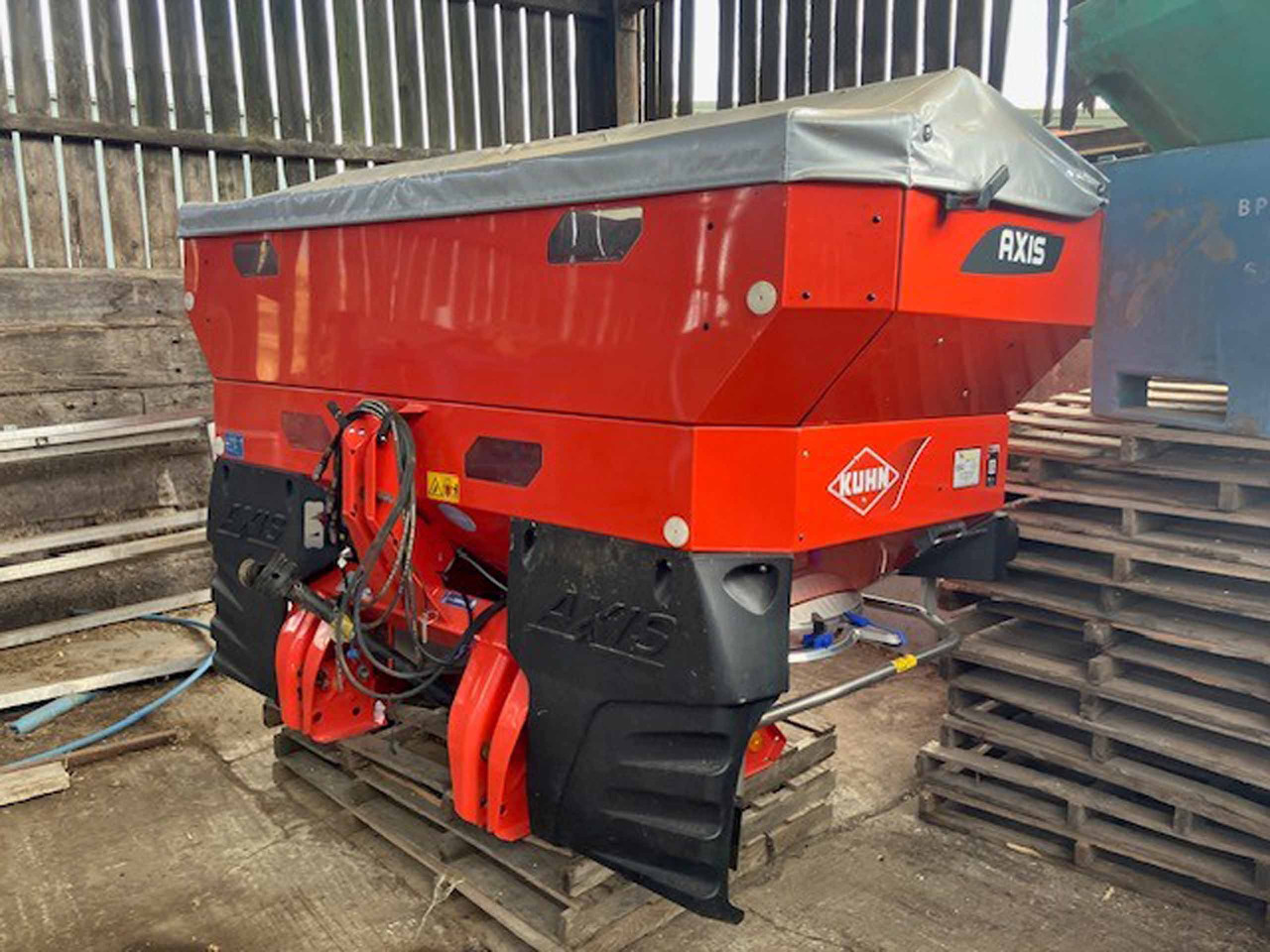 Kuhn Axis 30.2D - Minerālmēslu izkliedētājs: foto 1 Kuhn Axis 30.2D - Minerālmēslu izkliedētājs: foto 1
