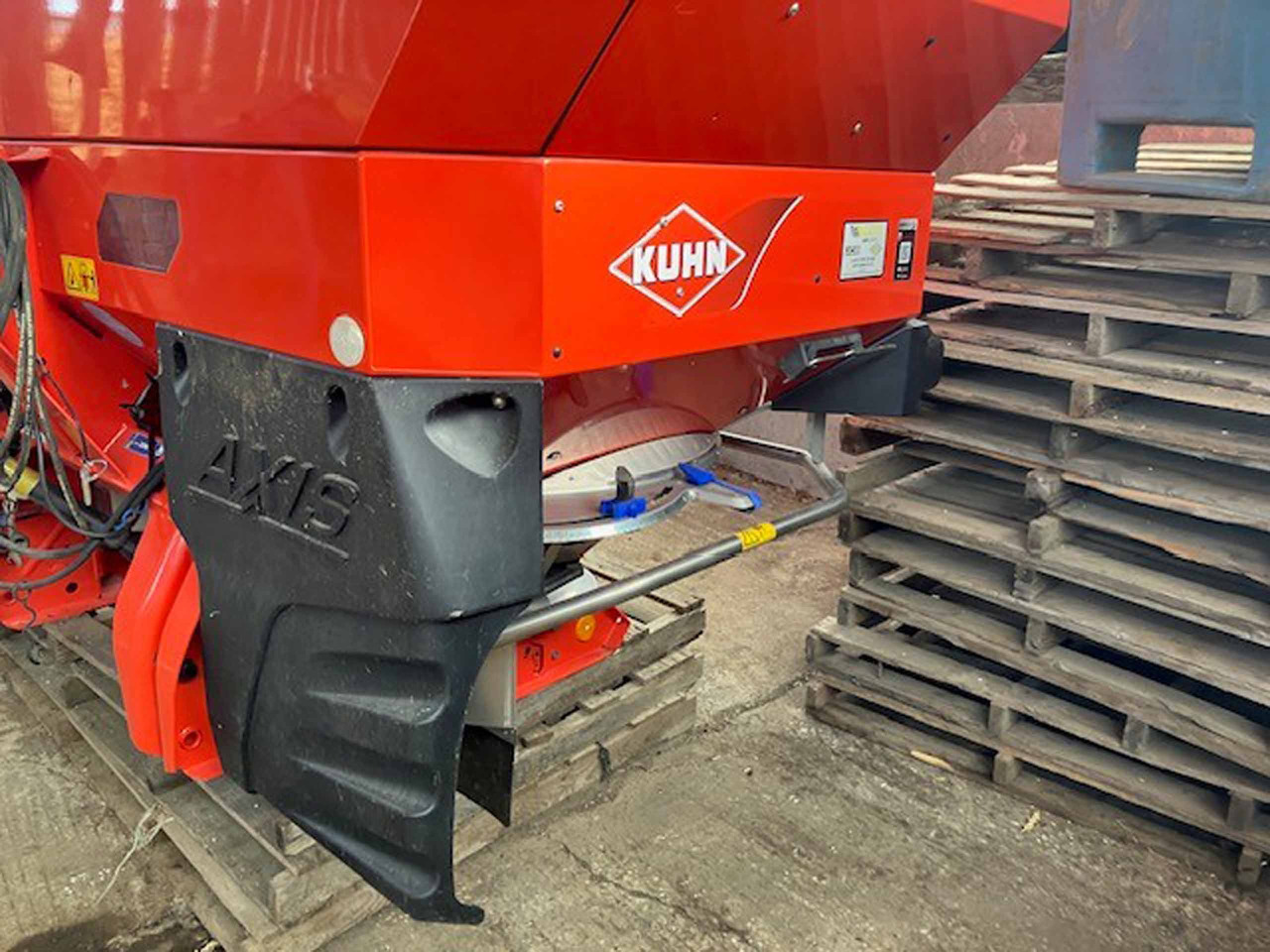 Kuhn Axis 30.2D - Minerālmēslu izkliedētājs: foto 3 Kuhn Axis 30.2D - Minerālmēslu izkliedētājs: foto 3