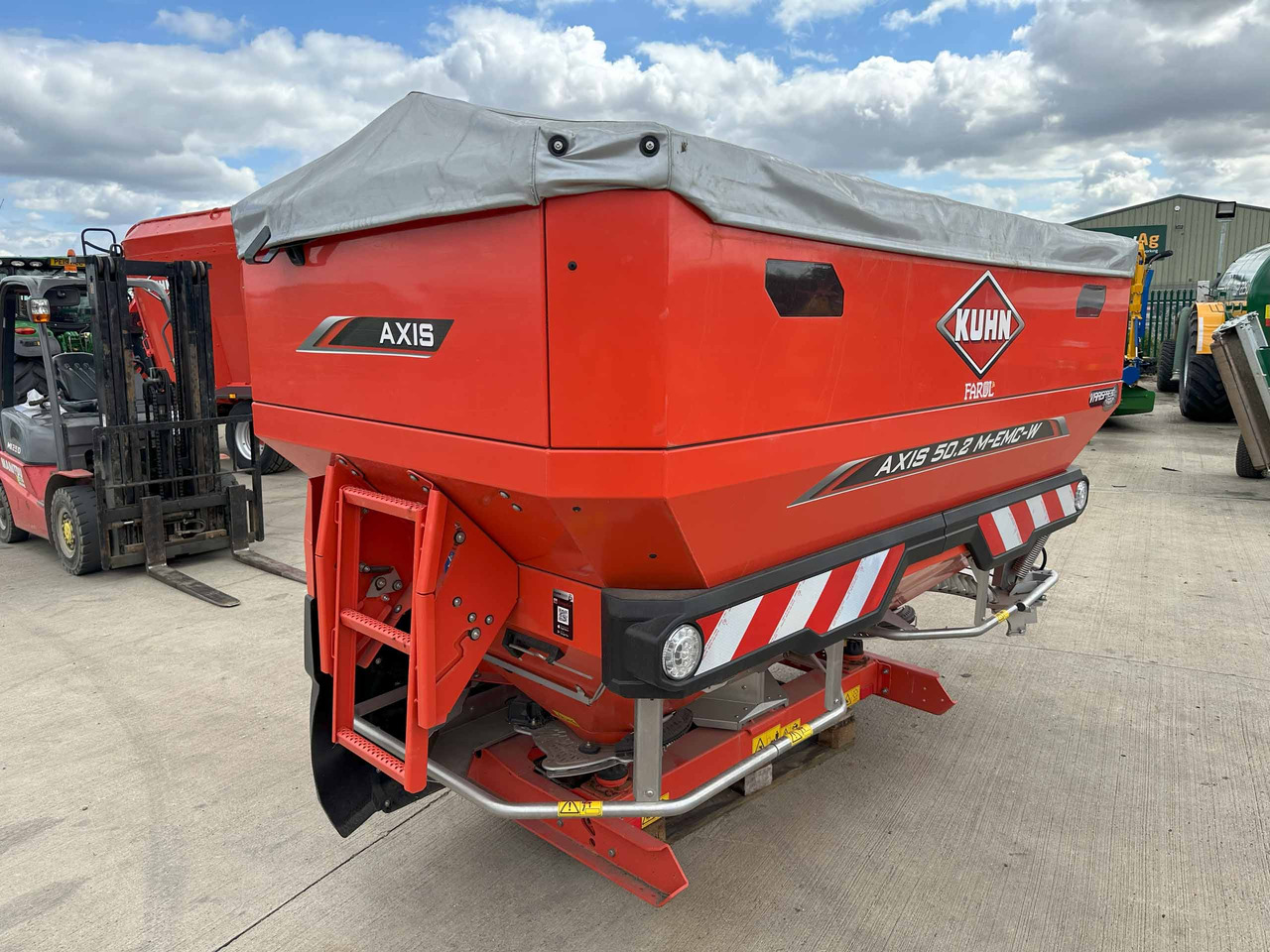 Kuhn Axis 50.2 M-EMC-W - Minerālmēslu izkliedētājs: foto 5 Kuhn Axis 50.2 M-EMC-W - Minerālmēslu izkliedētājs: foto 5