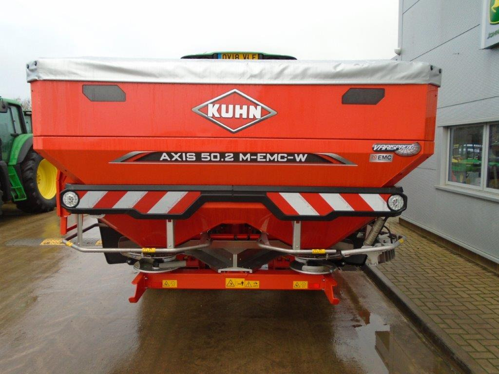 Kuhn Axis 50.2 M EMC W ISO PRO - Minerālmēslu izkliedētājs: foto 2 Kuhn Axis 50.2 M EMC W ISO PRO - Minerālmēslu izkliedētājs: foto 2
