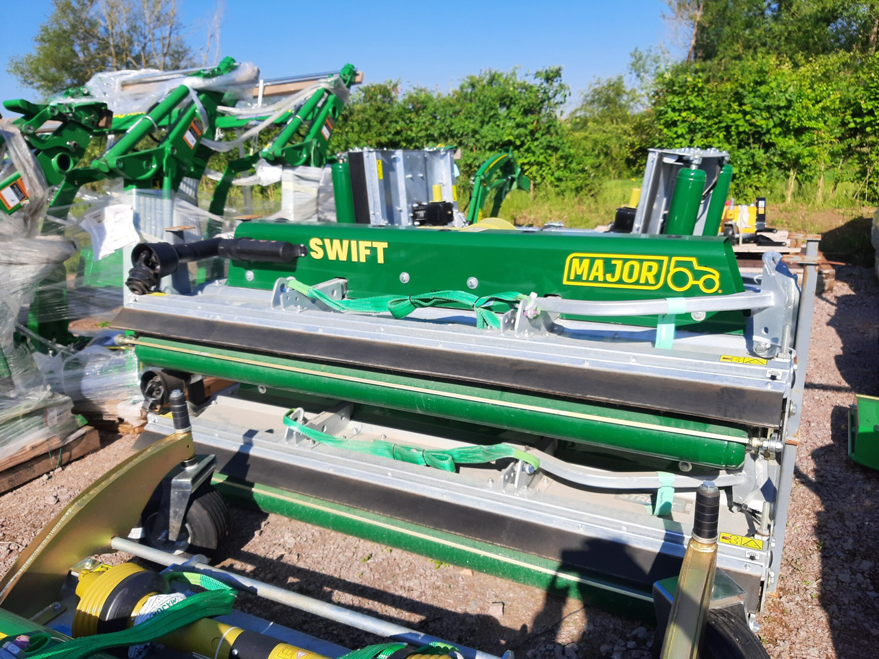 Major Swift MJ71-240 finishing mower - Zāles pļāvējs: foto 1 Major Swift MJ71-240 finishing mower - Zāles pļāvējs: foto 1