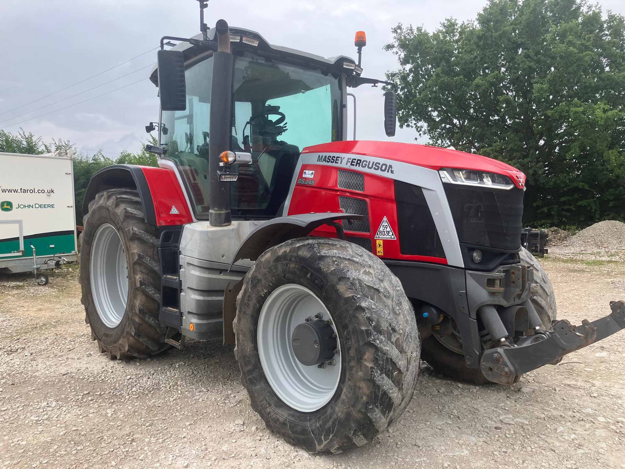 Massey Ferguson 8S.245 - Traktors: foto 2 Massey Ferguson 8S.245 - Traktors: foto 2