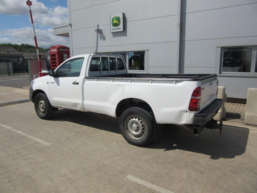 TOYOTA HILUX HI-LUXURY ACTIVE D-4D SINGLE CAB - Pikaps: foto 4 TOYOTA HILUX HI-LUXURY ACTIVE D-4D SINGLE CAB - Pikaps: foto 4