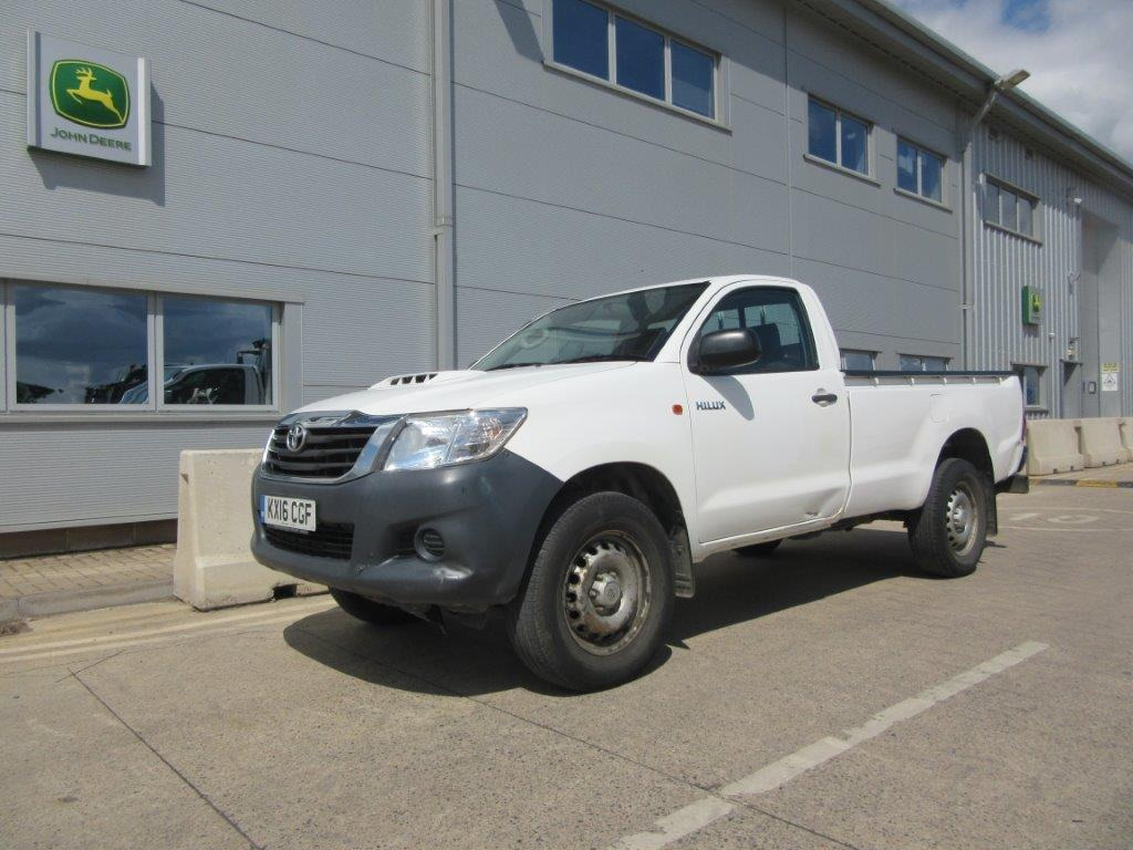 TOYOTA HILUX HI-LUXURY ACTIVE D-4D SINGLE CAB - Pikaps: foto 1 TOYOTA HILUX HI-LUXURY ACTIVE D-4D SINGLE CAB - Pikaps: foto 1