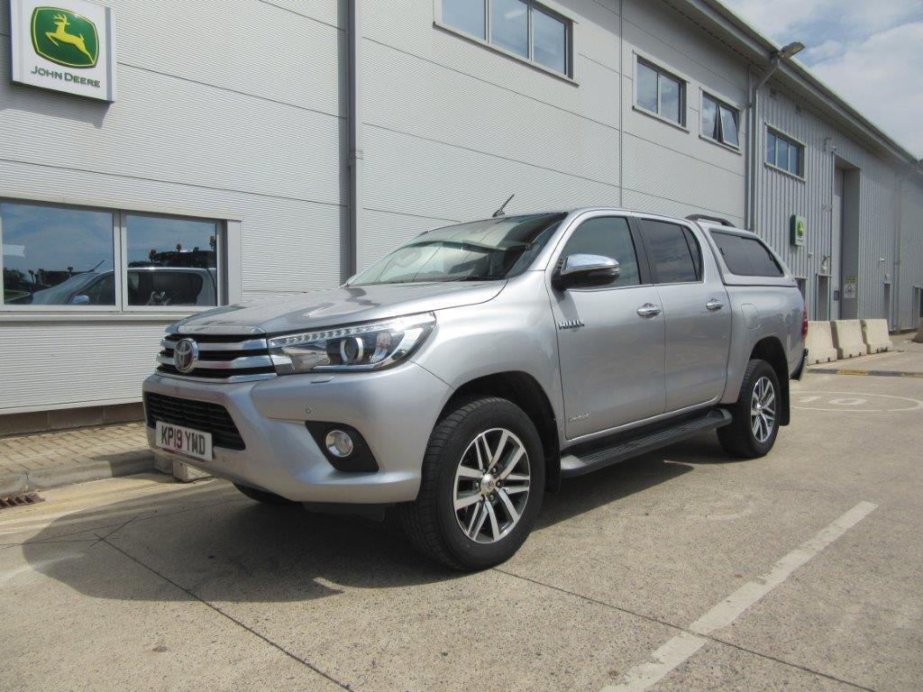 TOYOTA HILUX INVINCIBLE - Pikaps: foto 1 TOYOTA HILUX INVINCIBLE - Pikaps: foto 1