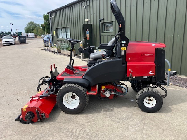 Toro LTF3000 Commercial Triple Flail Mower - Zāles pļāvējs: foto 1 Toro LTF3000 Commercial Triple Flail Mower - Zāles pļāvējs: foto 1