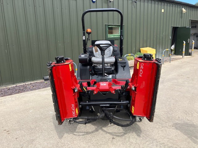 Toro LTF3000 Commercial Triple Flail Mower - Zāles pļāvējs: foto 2 Toro LTF3000 Commercial Triple Flail Mower - Zāles pļāvējs: foto 2